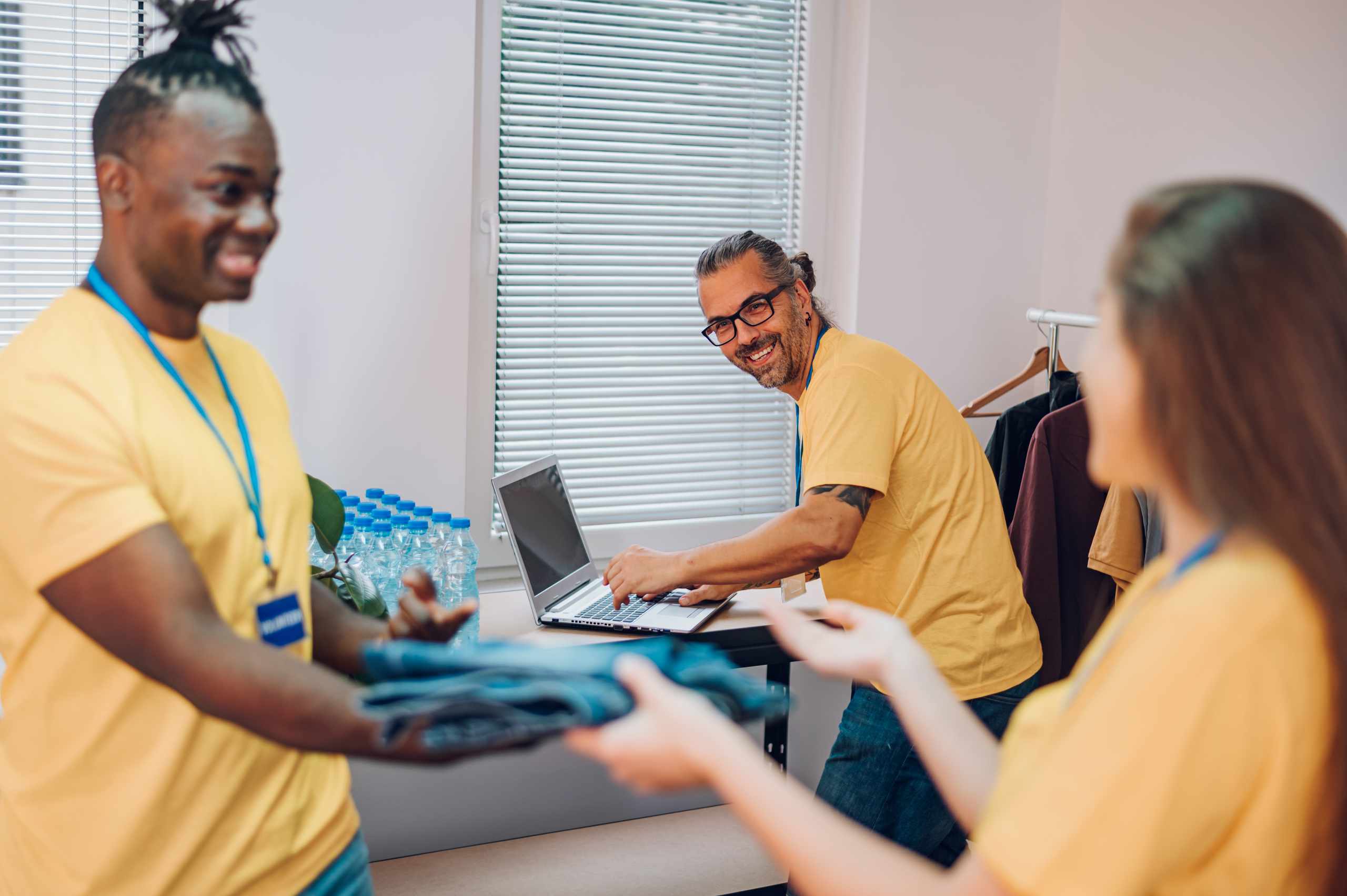 Why early training benefits from repetition more than variety